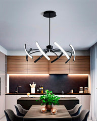 Črna LED stropna svetilka z 8 svetlobnimi glavami in daljinskim upravljalnikom