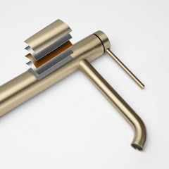 Visoka armatura za umivalnik brušeno zlato