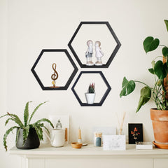 Stenske šestkotne police za dnevno sobo