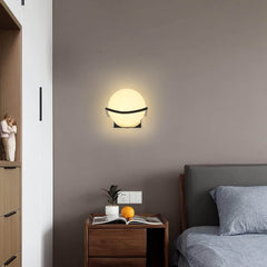 Moderna LED Steklena Stenska Luč z Železnim Okvirjem