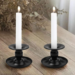 Set 2 črnih kovinskih svečnikov za stožčaste in stebričaste sveče